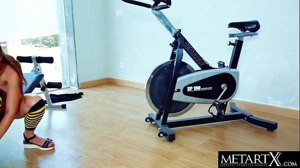 Watch this cute girl frig her hairy pussy during a nude workout