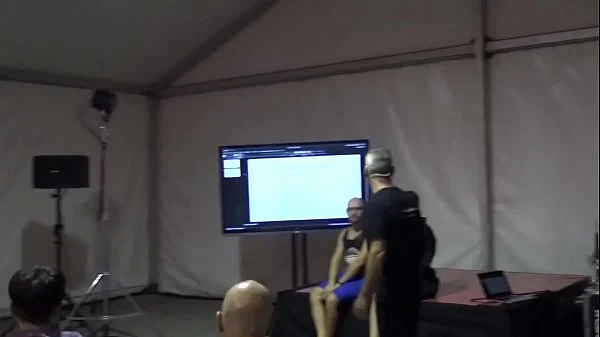 Pamela y Jesús asisten a una sesión de masturbación consciente en el SEB 2019