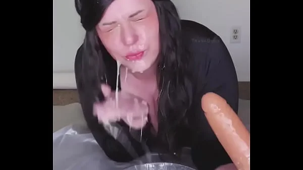 Camgirl Puking on Huge Dildo