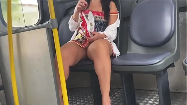 enteada de 18 anos se exibindo no onibus sem calcinha