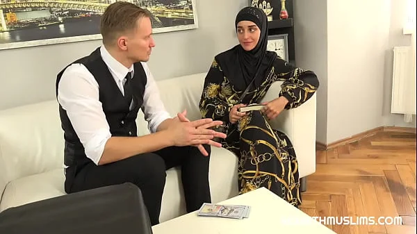 Sweet woman in hijab tried on salesman's dick instead of new clothes