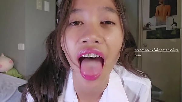 The Naughty School gril