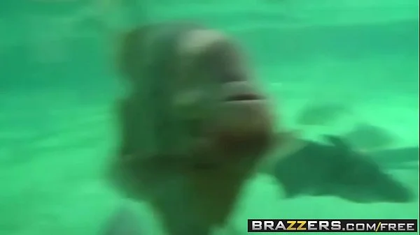 Lucky fan fucks hot pornstar teen (Tori black) - BRAZZERS