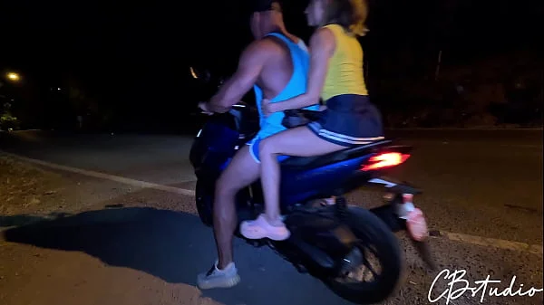 She thanked for help on the road with pussy and juicy blowjob