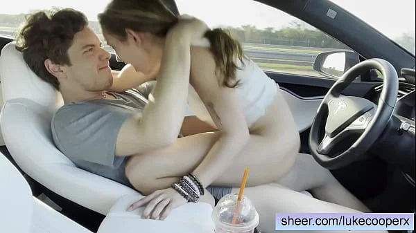 Eighteen Year Old Amateur Tinder Date Fucks In Car