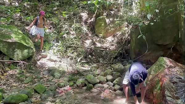 Le doy la mejor follada de su vida en la selva a linda chica desconocida a cambio de darle posada. H.L.