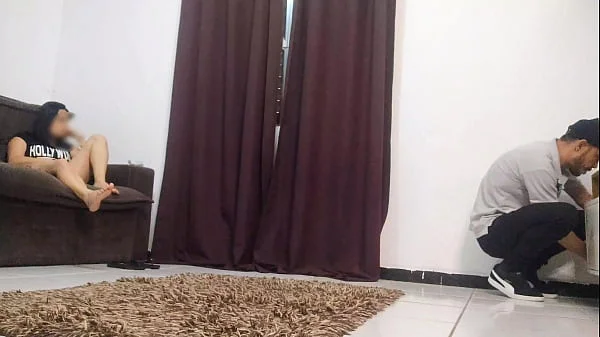 quero sexo com este técnico, fiquei de vestido sem calcinha, tomara que ele me foda
