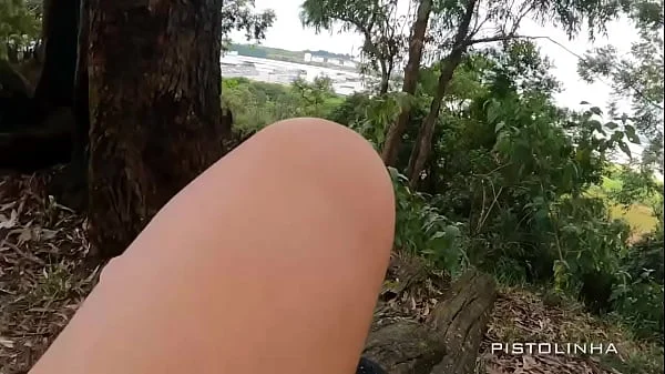 - Ela se perdeu na mata e deu de cara com o lenhador que ajudou e em troca pediu uma foda de respeito ( COMPLETO NO RED )
