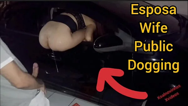 Esposa com bumbum de fora em público oferecendo para estranhos!!! Todos sem camisinha e gozadas a dentro.