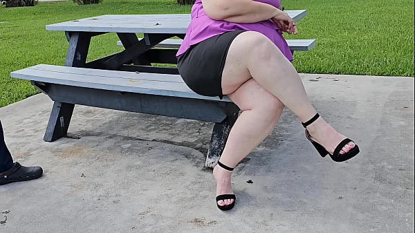 I met a stranger on my lunch break in the park and let him eat my pussy in a vacant house