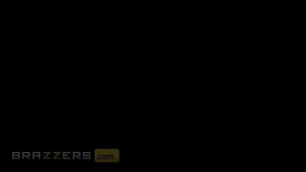 Tiny Hot Brunette (Brooklyn Gray) Open Her Ass Chicks Fucked Hard In The Butthole - Brazzers