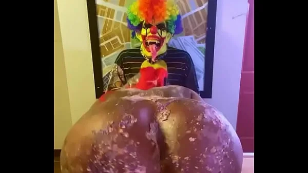 Victoria Cakes give Gibby The Clown a great birthday present