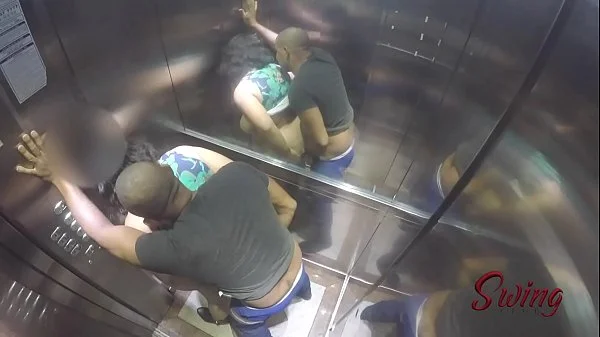 Sorayyaa e Leo Ogro foram pegos fudendo no elevador