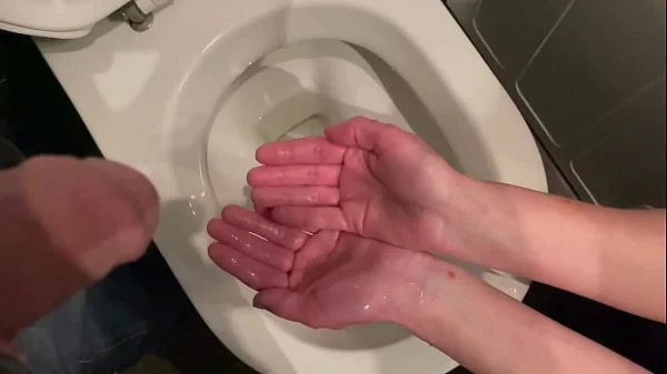 I keep his Dick when he Pee and next washing my hands in pissing