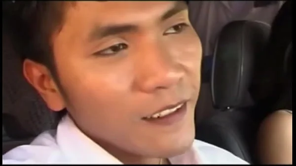 Spoiled Rich Girl got fingered by Her Driver in Car