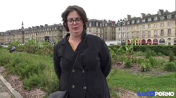 Barbara, coquine et ronde, trompe son mec pour une bonne sodomie